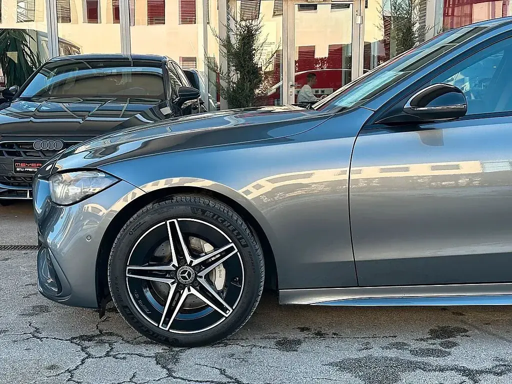 Gebraucht Mercedes E300 197 PS (144 kW) 2024 Grau Limousine