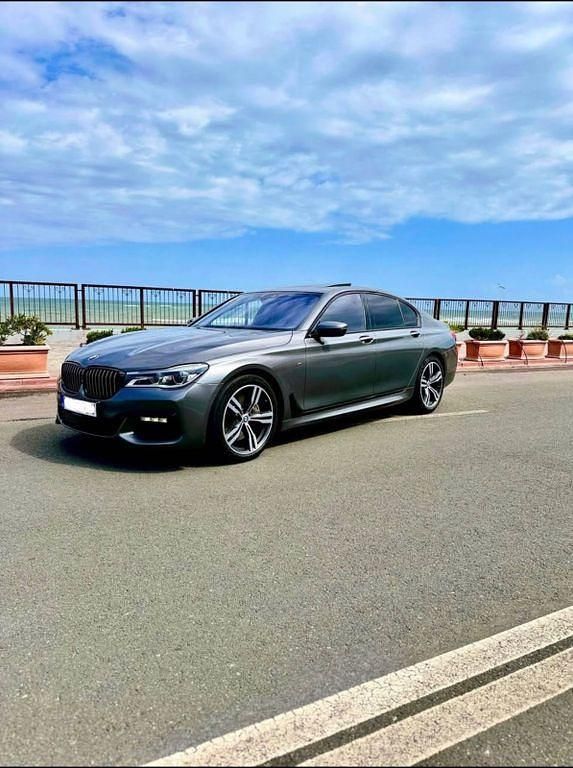 Grau Gebraucht 2017 BMW 750L Sport Line Limousine | 26.500 € - Bild 1/4