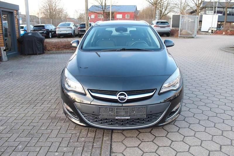 Gebraucht Opel Astra Innovation 140 PS (102 kW) 2012 Graphitschwarz/carbon flash/mi Kombi