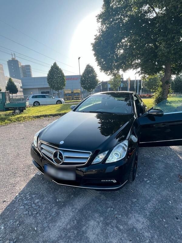 Schwarz Gebraucht 2009 Mercedes E250 Coupé | 8.450 € (Fairer Preis) - Bild 1/4