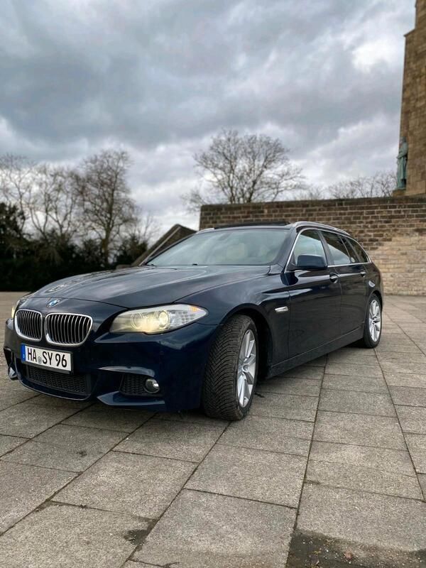 Schwarz Gebraucht 2011 BMW 525 M Sport Kombi | 8.700 € (Guter Preis) - Bild 1/4