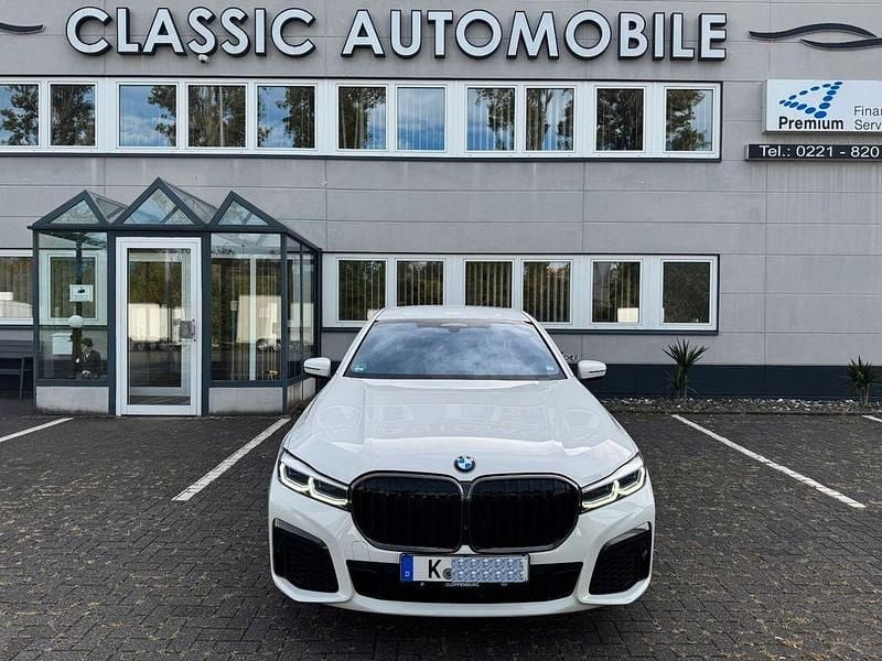 Weiß Gebraucht 2021 BMW 730 M Sport Limousine | 47.850 € (Fairer Preis) - Bild 1/4