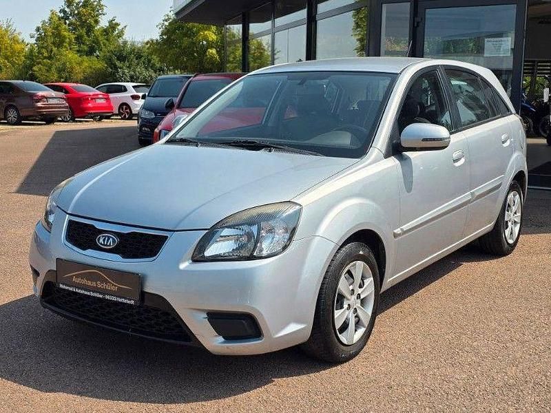 Silber Gebraucht 2011 Kia Rio Attract Limousine | 4.999 € (Teuer) - Bild 1/4