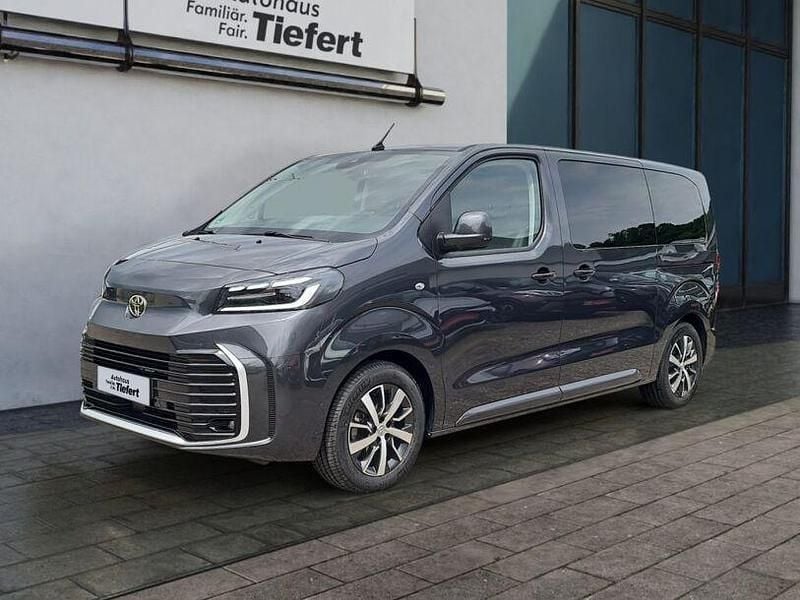 Grau Gebraucht 2024 Toyota Proace Verso Lounge Kombi | 52.980 € - Bild 1/3