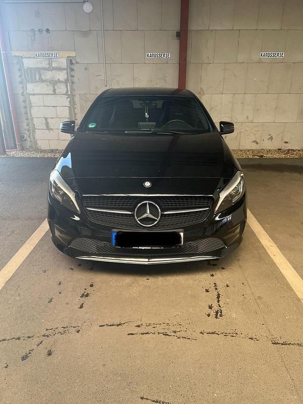 Gebraucht Mercedes A180 2017 Schwarz Coupé
