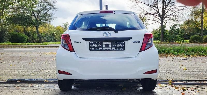 Gebraucht Toyota Yaris Basis 69 PS (50 kW) 2012 Weiß Kleinwagen