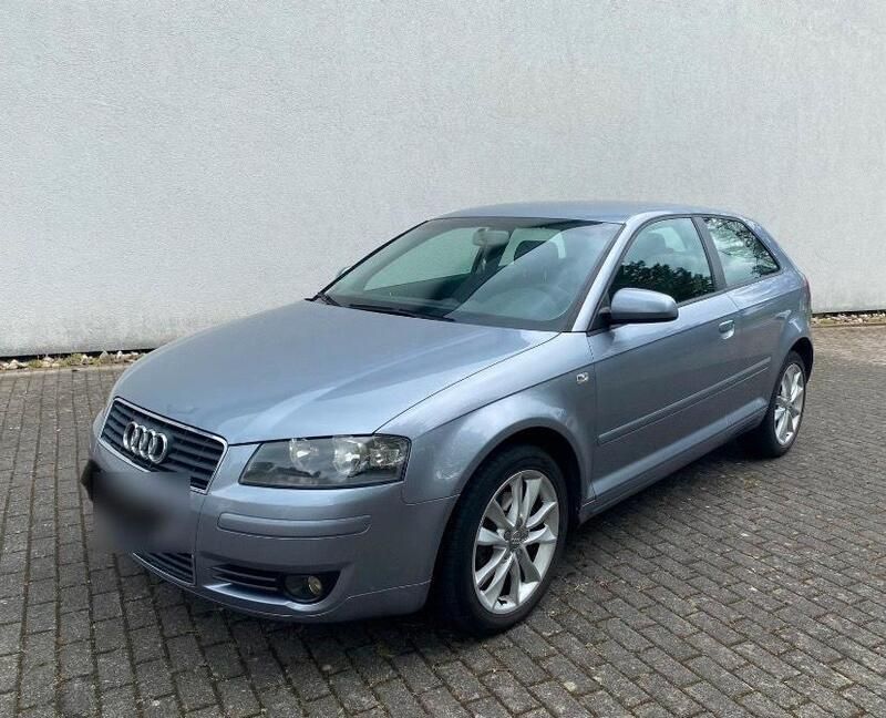 Grau Gebraucht 2003 Audi A3 Ambiente Kleinwagen | 1.600 € (Guter Preis) - Bild 1/4