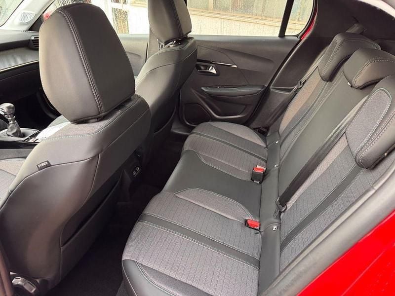 Gebraucht Peugeot 208 Allure 102 PS (75 kW) 2021 Rot Kleinwagen