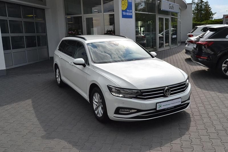 Weiß Gebraucht 2020 VW Passat Business Kombi | 20.980 € (Fairer Preis) - Bild 1/4