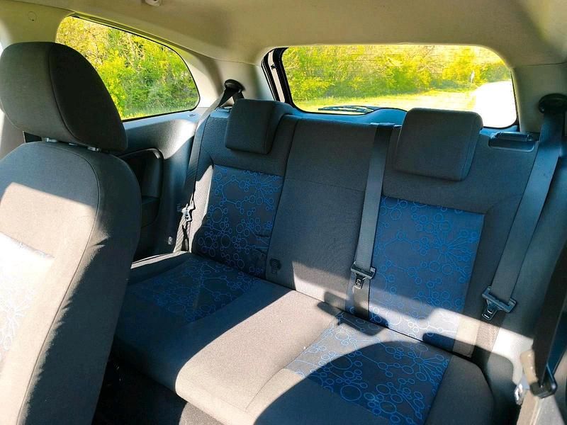 Second-hand Ford Fiesta 60 CP (44 kW) 2007 Albastru Hatchback