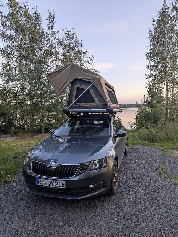 Grau Gebraucht 2019 Skoda Octavia Limousine | 15.700 € (Guter Preis) - Bild 1/4