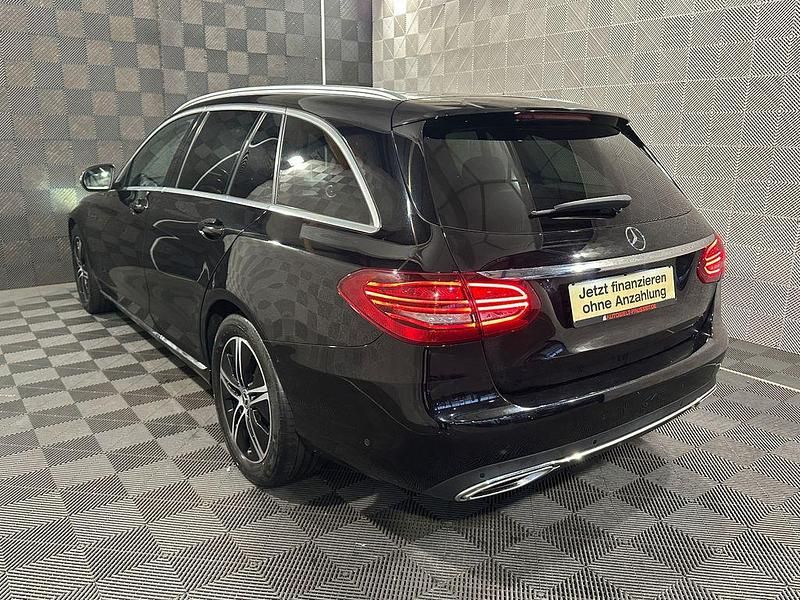 Gebraucht Mercedes C300 Avantgarde 258 PS (189 kW) 2020 Schwarz Limousine