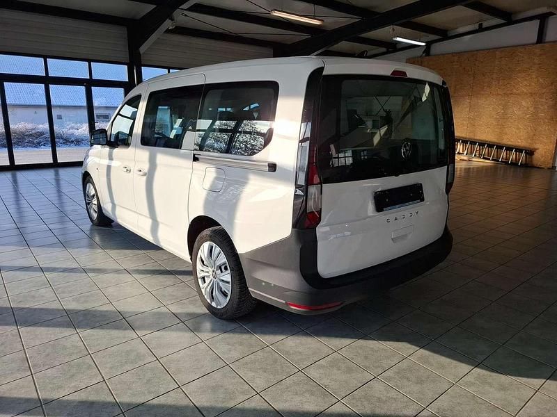 Gebraucht VW Caddy Maxi Basis 122 PS (89 kW) 2021 Candyweiß Van / Kleinbus
