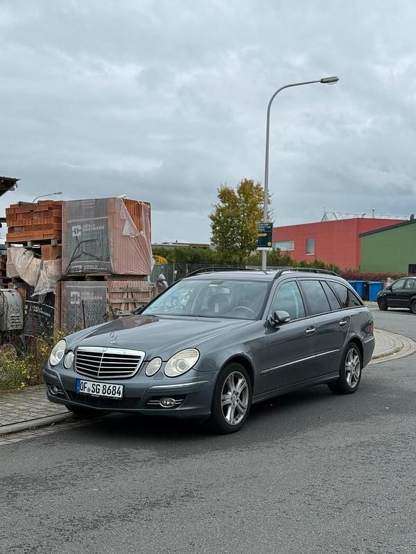 Grau Gebraucht 2007 Mercedes E320 Avantgarde Kombi | 3.900 € (Fairer Preis) - Bild 1/4