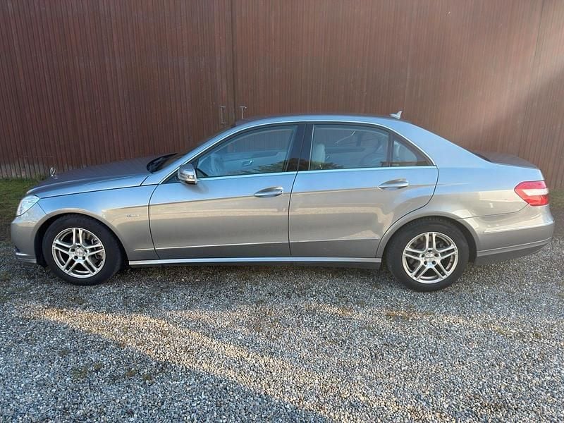 Gebraucht Mercedes E220 Elegance 170 PS (125 kW) 2009 Grau Limousine