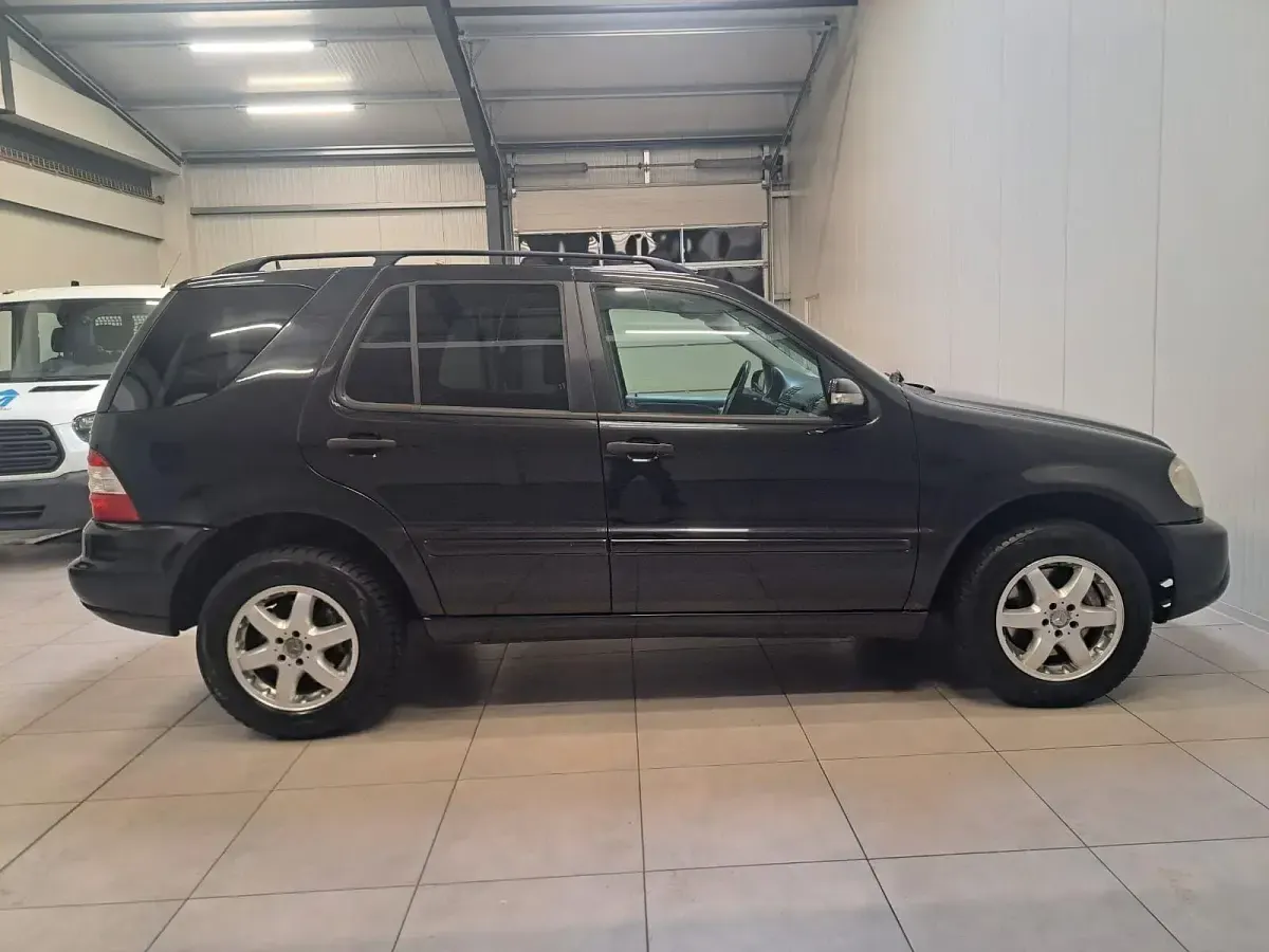 Gebraucht Mercedes ML270 163 PS (119 kW) 2004 Schwarz SUV