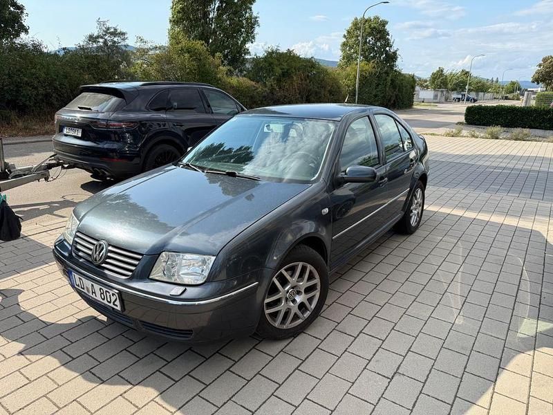 Grau Gebraucht 2002 VW Bora Limousine | 3.350 € (Teuer) - Bild 1/4