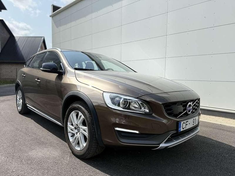 Gebraucht 2015 Volvo V60 CC Momentum Kombi | 13.200 € - Bild 1/4