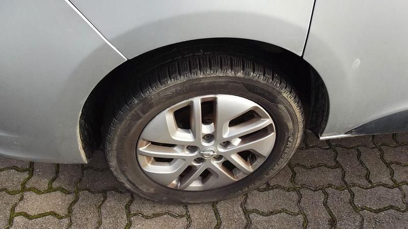 Gebraucht Opel Vivaro 145 PS (106 kW) 2018 Platinum/aluminium silber/silv Van / Kleinbus