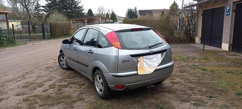 Gebraucht Ford Focus 101 PS (74 kW) 2003 Silber Limousine