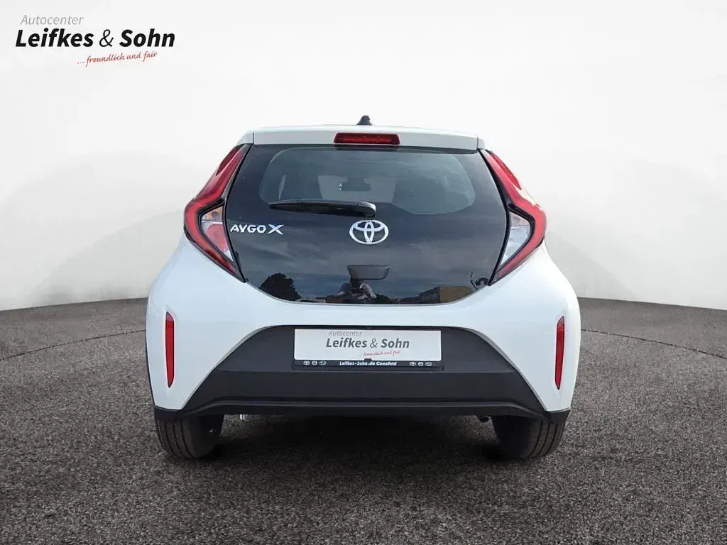 Neu Toyota Aygo X X-play 72 PS (52 kW) 2025 Weiß SUV