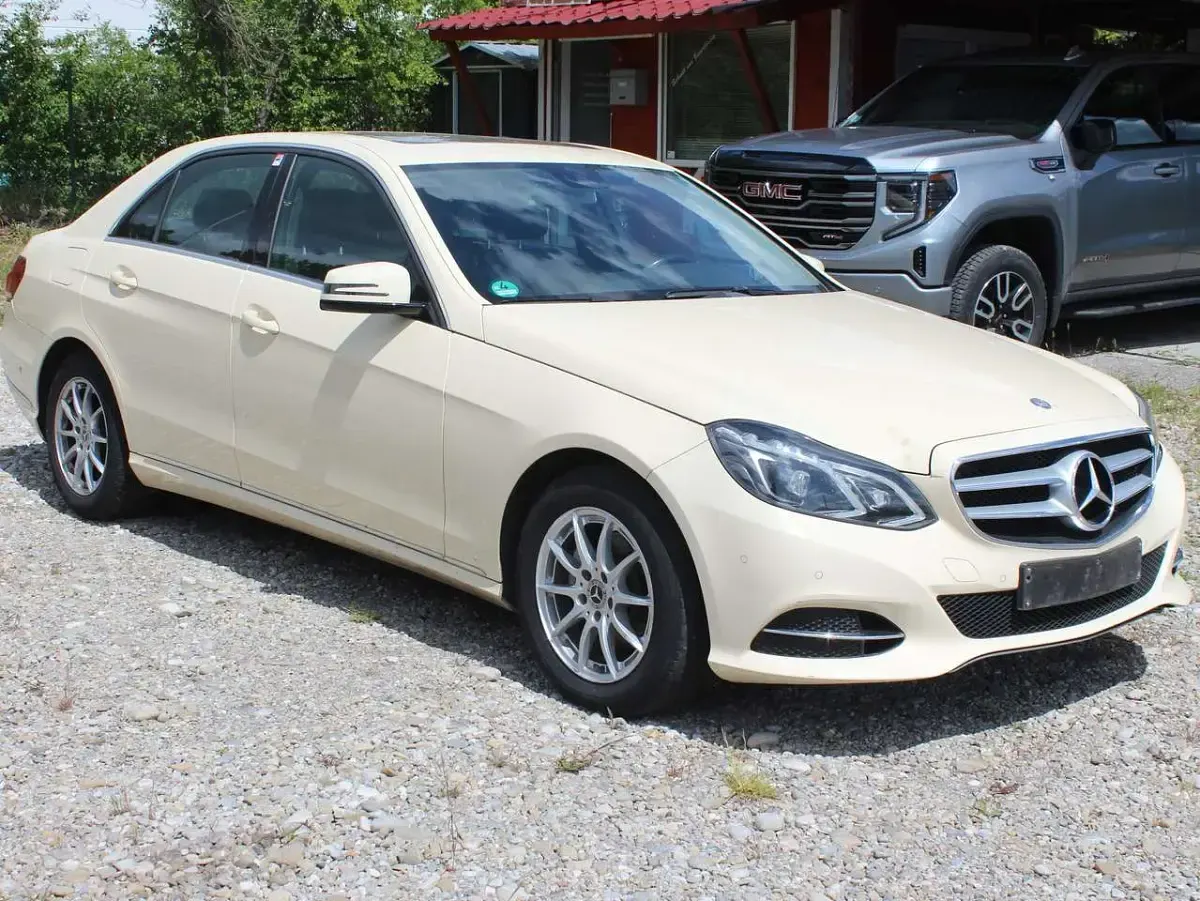 Second-hand Mercedes E200 136 CP (100 kW) 2014 Alb Berlinǎ