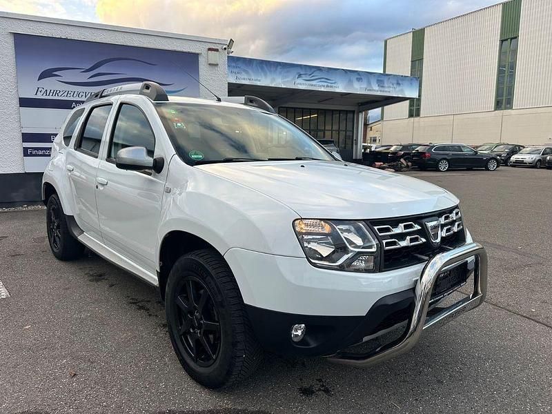 Weiß Gebraucht 2016 Dacia Duster Lauréate SUV | 5.999 € (Guter Preis) - Bild 1/4