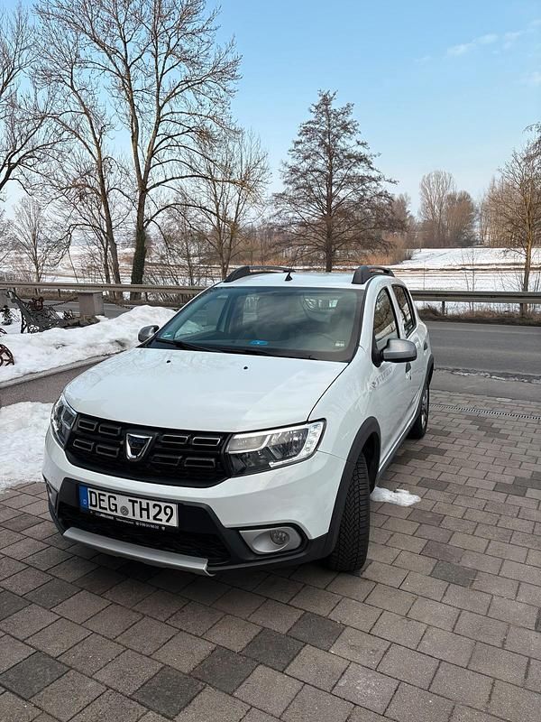 Weiß Gebraucht 2020 Dacia Sandero Kleinwagen | 10.499 € (Guter Preis) - Bild 1/4
