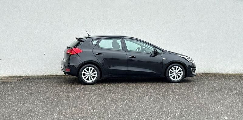 Usado Kia Ceed Edition 7 99 HP (72 kW) 2018 Preto Citadino