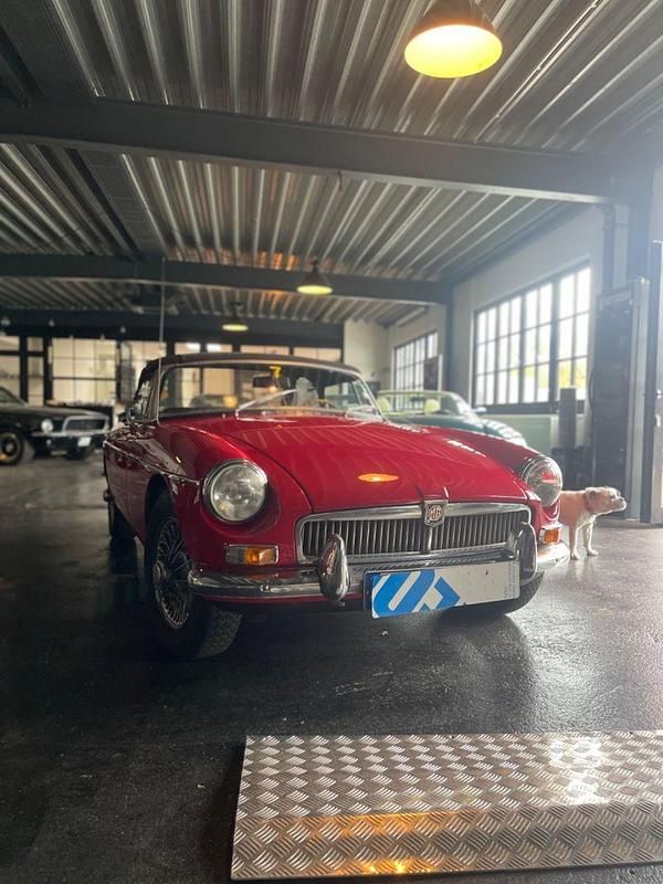 Rot Gebraucht 1967 MG B Cabrio | 15.750 € - Bild 1/4