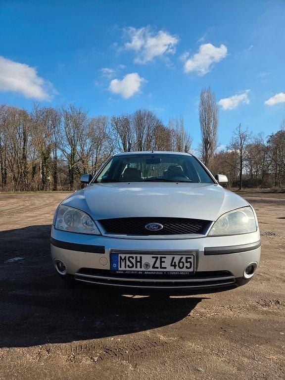 Gebraucht Ford Mondeo Ghia 145 PS (106 kW) 2001 Silber Limousine
