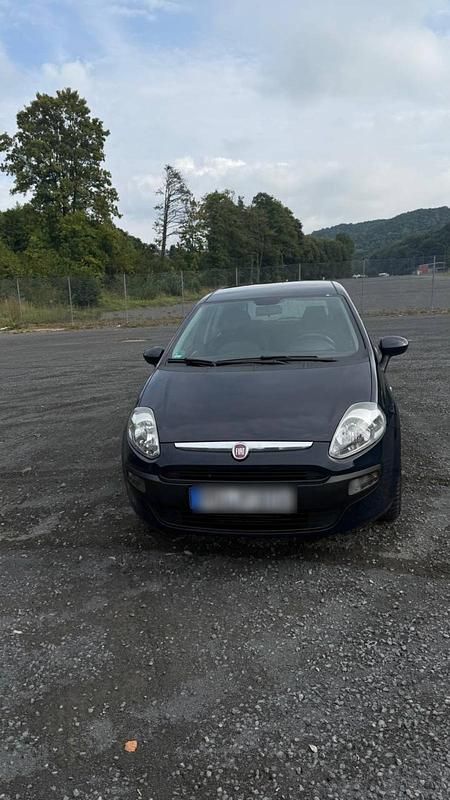 Blau Gebraucht 2011 Fiat Punto Evo Kleinwagen | 4.750 € (Fairer Preis) - Bild 1/4