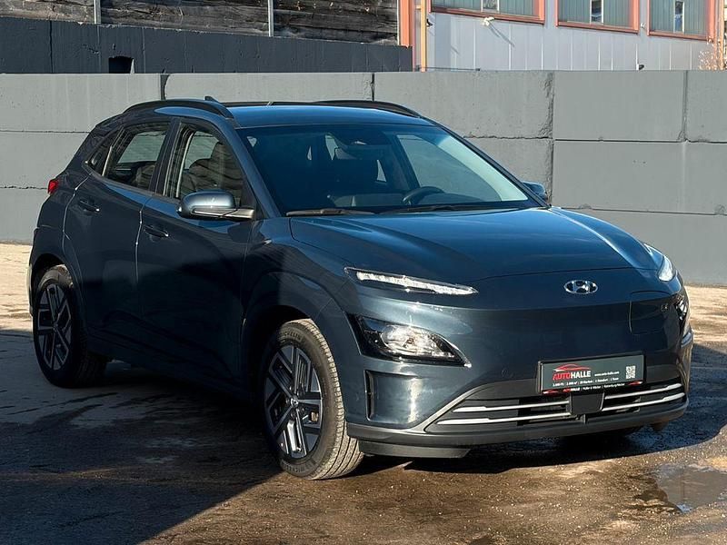 Gebraucht Hyundai Kona Select 100 kW (136 PS) 2022 Blau SUV