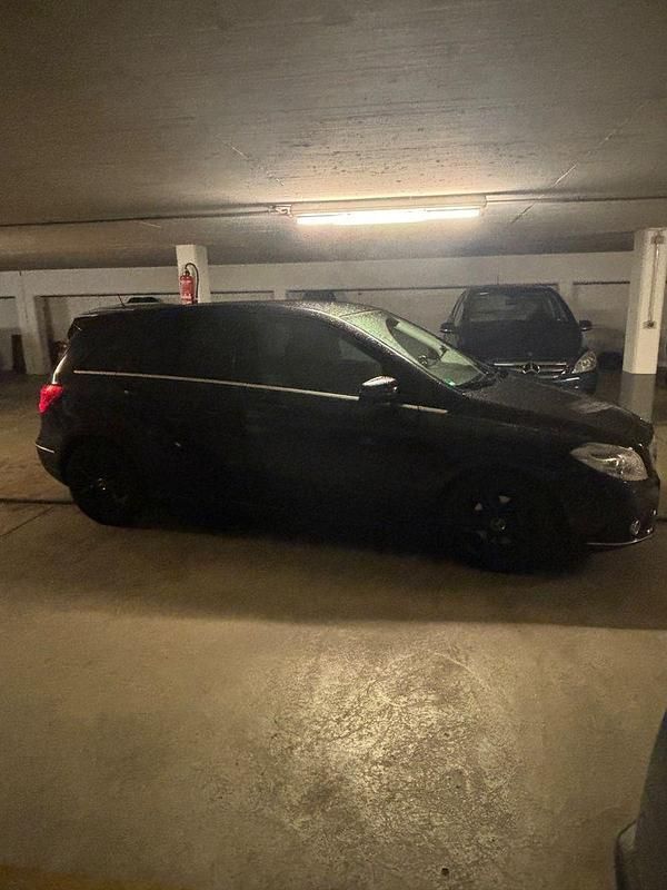 Gebraucht Mercedes B180 122 PS (89 kW) 2012 Schwarz Van / Kleinbus