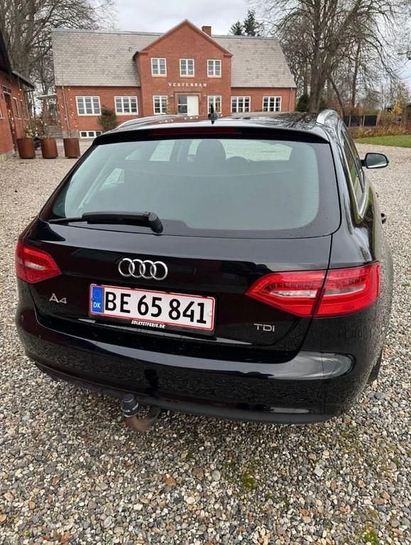 Gebraucht Audi A4 136 PS (100 kW) 2012 Schwarz Kombi
