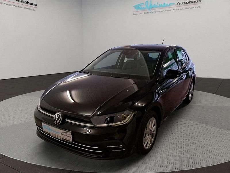 Gebraucht VW Polo Style 95 PS (69 kW) 2024 Deep black perleffekt (metallic) Limousine