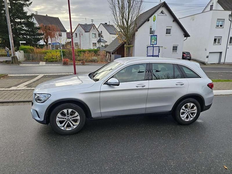 Silber Gebraucht 2020 Mercedes GLC220 Exclusive SUV | 31.500 € (Guter Preis) - Bild 1/4