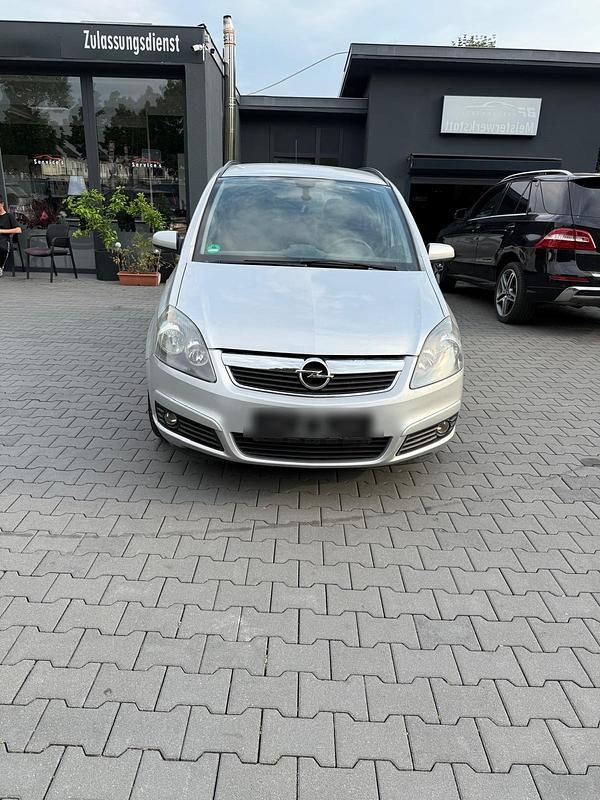 Silber Gebraucht 2007 Opel Zafira Van / Kleinbus | 2.150 € (Fairer Preis) - Bild 1/4