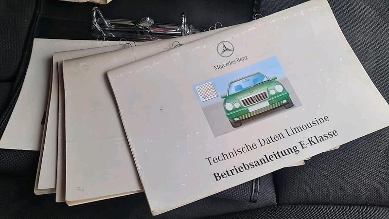 Gebraucht Mercedes E290 129 PS (94 kW) 1998 Silber Limousine