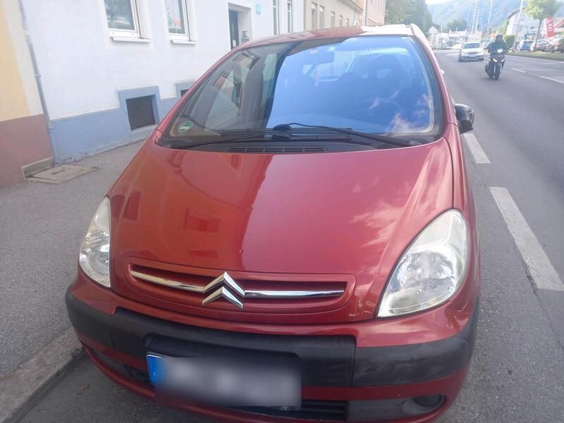 Rot Gebraucht 2005 Citroën Xsara Picasso Van / Kleinbus | 1.300 € - Bild 1/4