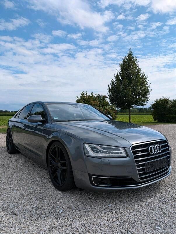 Grau Gebraucht 2016 Audi A8 Ambiente Limousine | 31.900 € - Bild 1/4