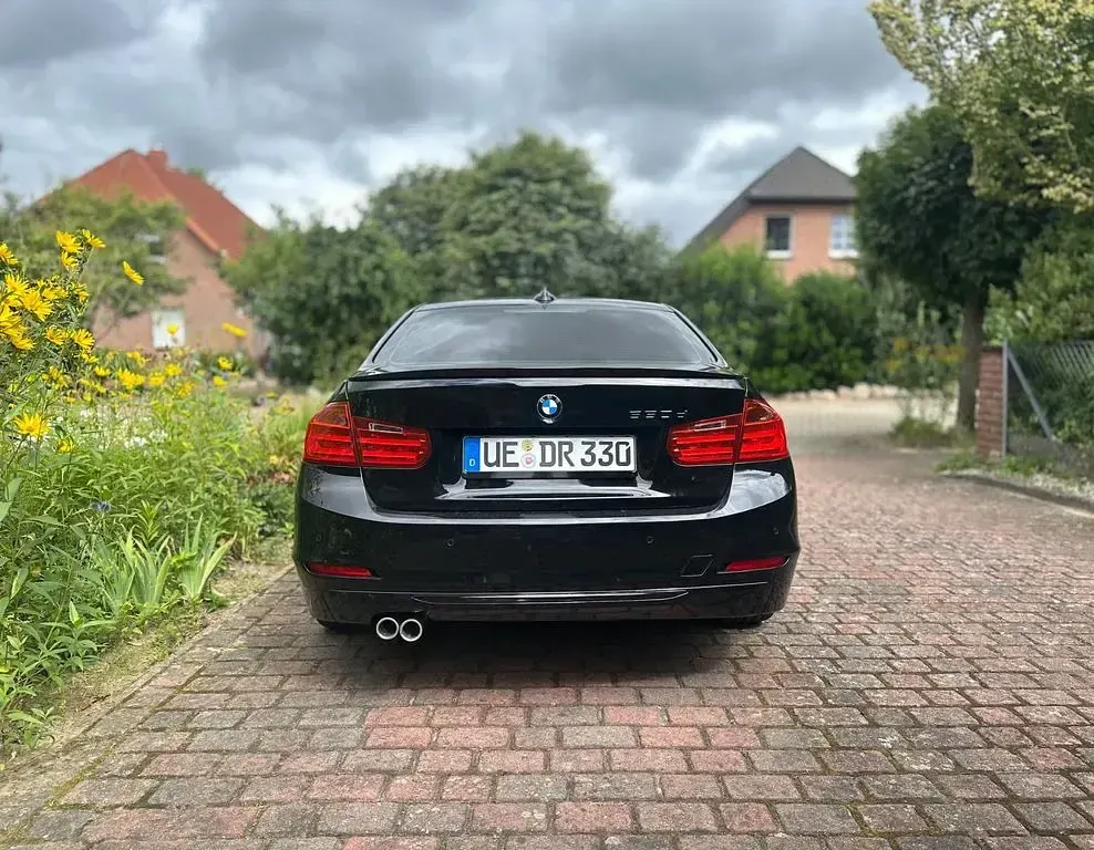 Gebraucht BMW 330 Performance 325 PS (239 kW) 2014 Schwarz Limousine