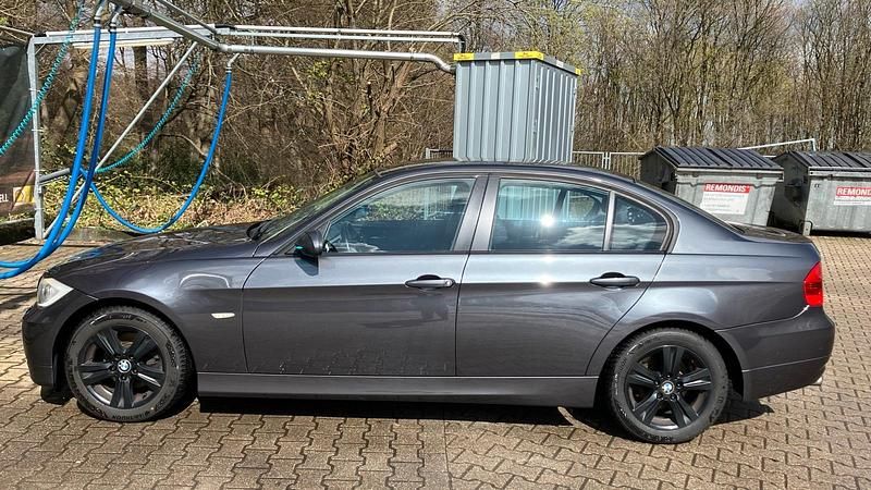 Gebraucht BMW 320 170 PS (125 kW) 2008 Grau Limousine