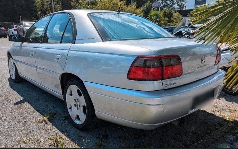 Second-hand Opel Omega 179 CP (131 kW) 2002 Argintiu Berlinǎ