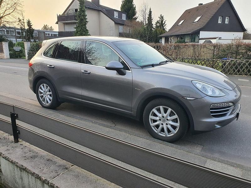 Gebraucht Porsche Cayenne 239 PS (175 kW) 2011 Grau SUV