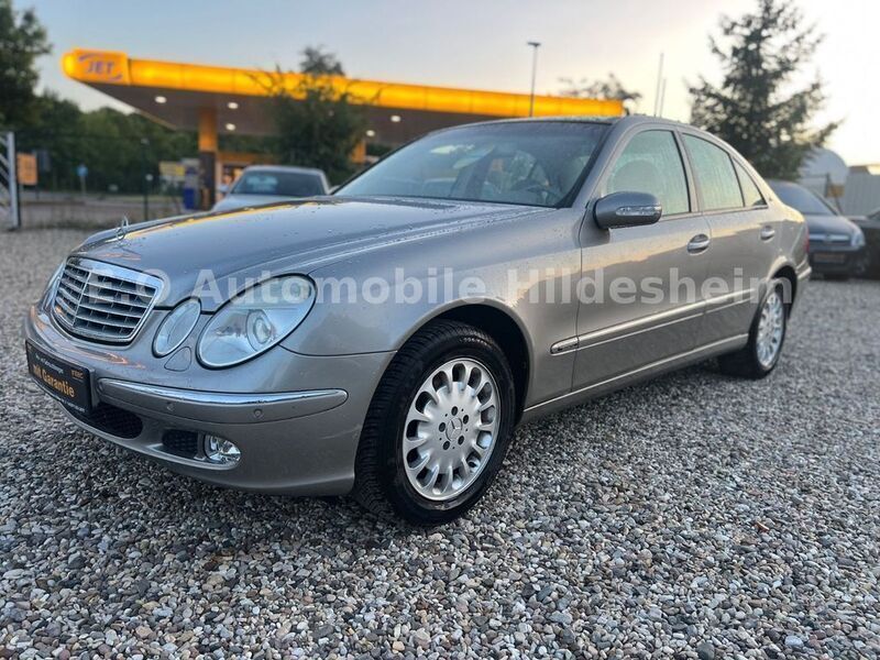 Silber Gebraucht 2003 Mercedes E200 Limousine | 7.490 € (Etwas zu teuer) - Bild 1/4