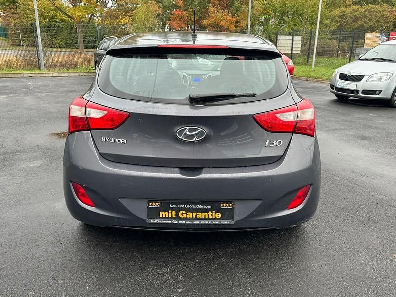 Gebraucht Hyundai i30 110 PS (80 kW) 2016 Grau Kleinwagen