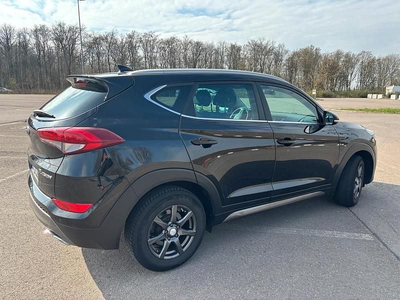 Gebraucht Hyundai Tucson 135 PS (99 kW) 2016 Schwarz SUV