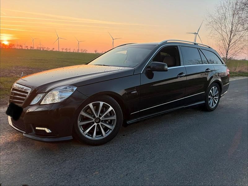 Gebraucht Mercedes E350 231 PS (169 kW) 2010 Schwarz Kombi