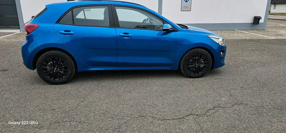 Gebraucht Kia Rio 101 PS (74 kW) 2023 Blau Kleinwagen